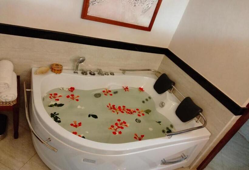 سوییت لوکس, Ocean Beach Resort & Spa