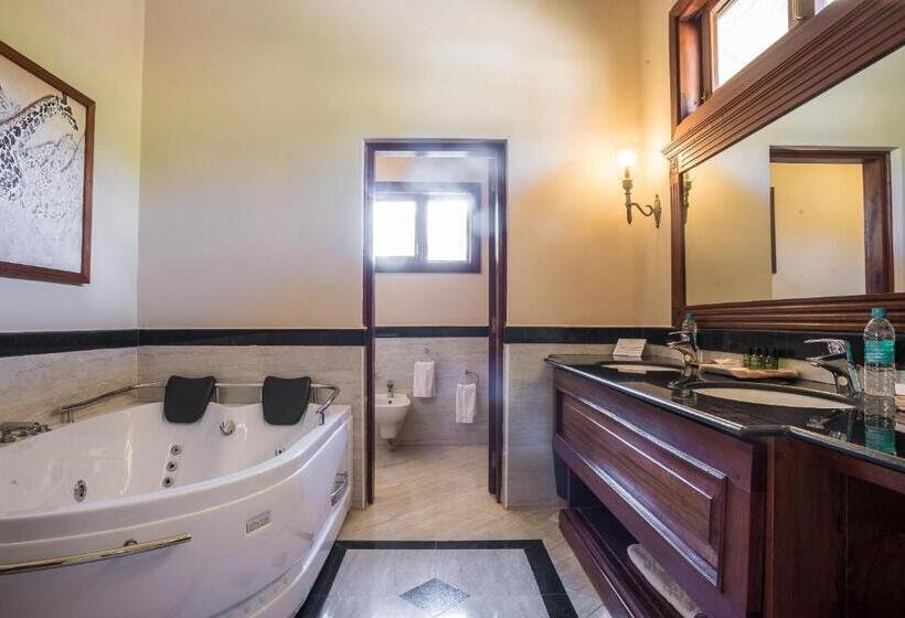 سوییت لوکس, Ocean Beach Resort & Spa