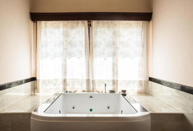 سوییت اجرایی, Ocean Beach Resort & Spa