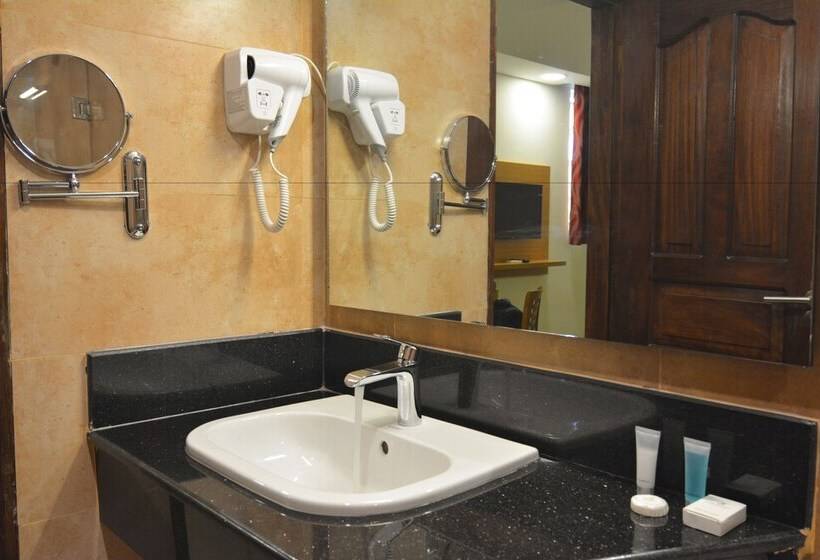 اتاق کلاب, Prideinn Hotel Mombasa City