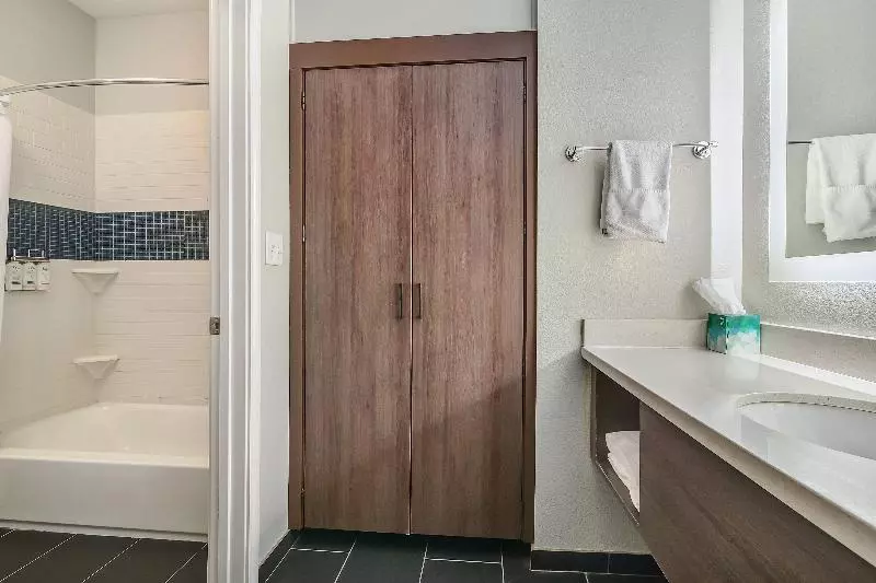 سوئیت با تخت بزرگ, Staybridge Suites Tyler University Area, An Ihg