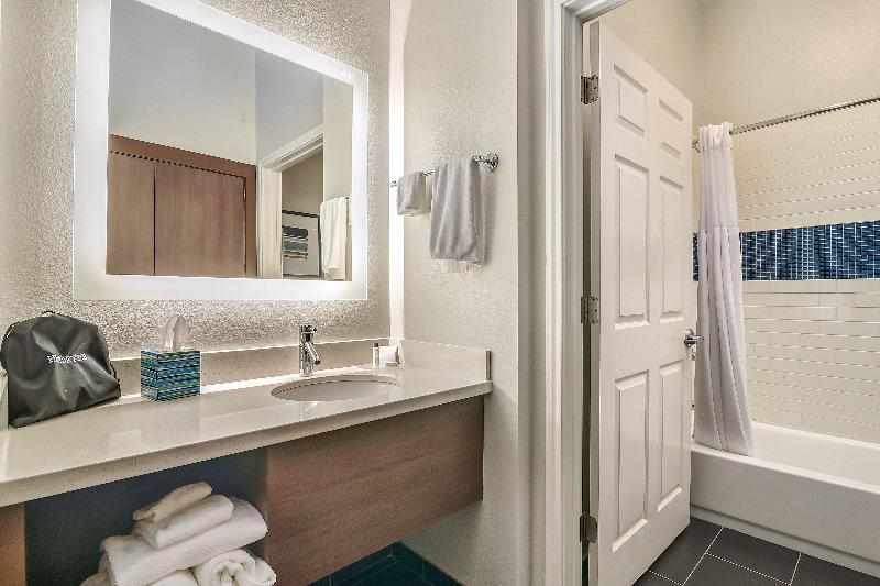 キングサイズベッドのスイートルーム, Staybridge Suites Tyler University Area, An Ihg
