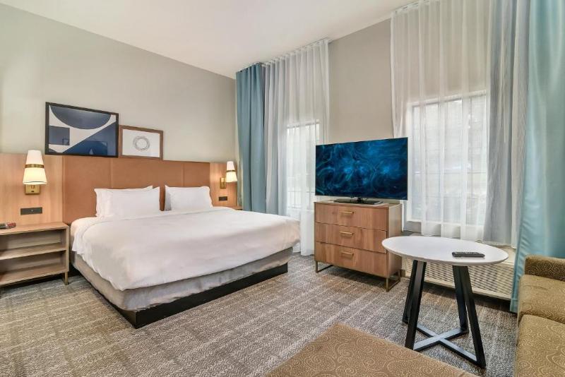 キングサイズベッドのスイートルーム, Staybridge Suites Tyler University Area, An Ihg