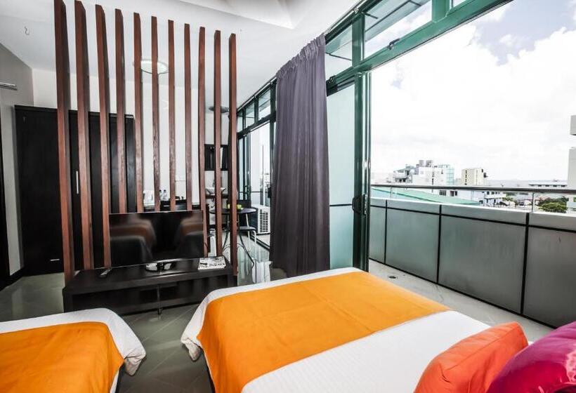 اتاق لوکس, The Beehive