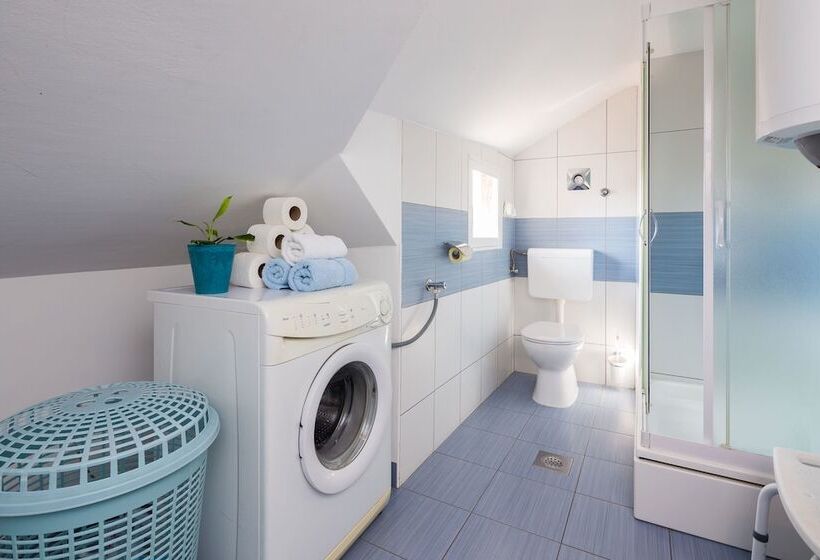 ３ベッドルームアパートメント, In The Palace