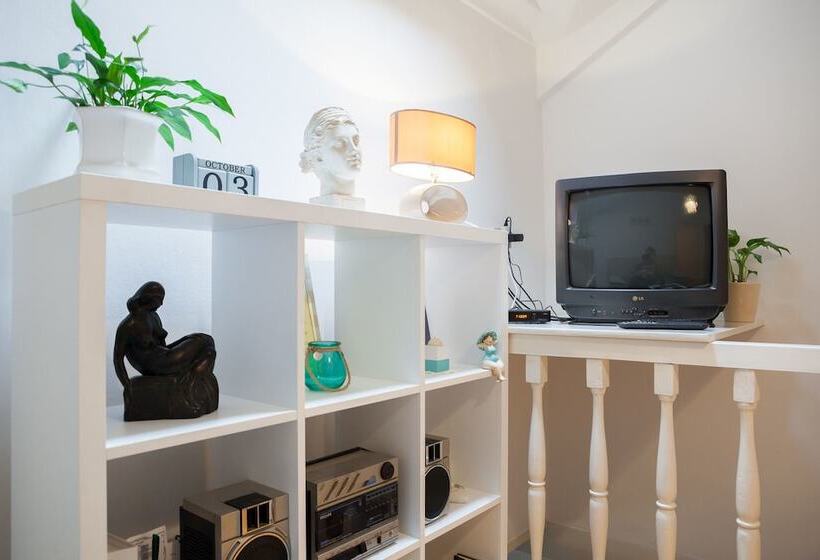 ３ベッドルームアパートメント, In The Palace