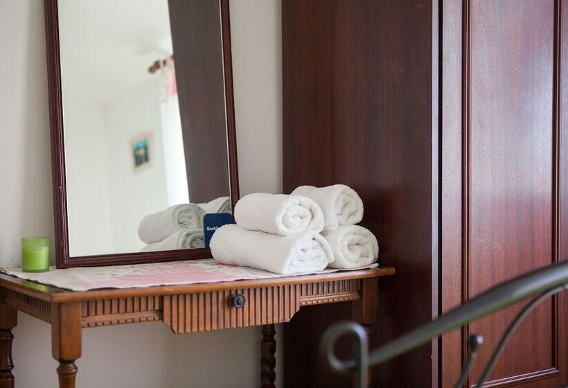 ３ベッドルームアパートメント, In The Palace