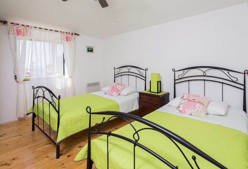 ３ベッドルームアパートメント, In The Palace