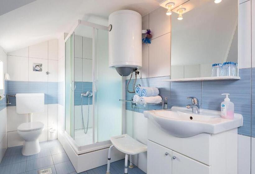 スタンダードシティビュールーム, In The Palace