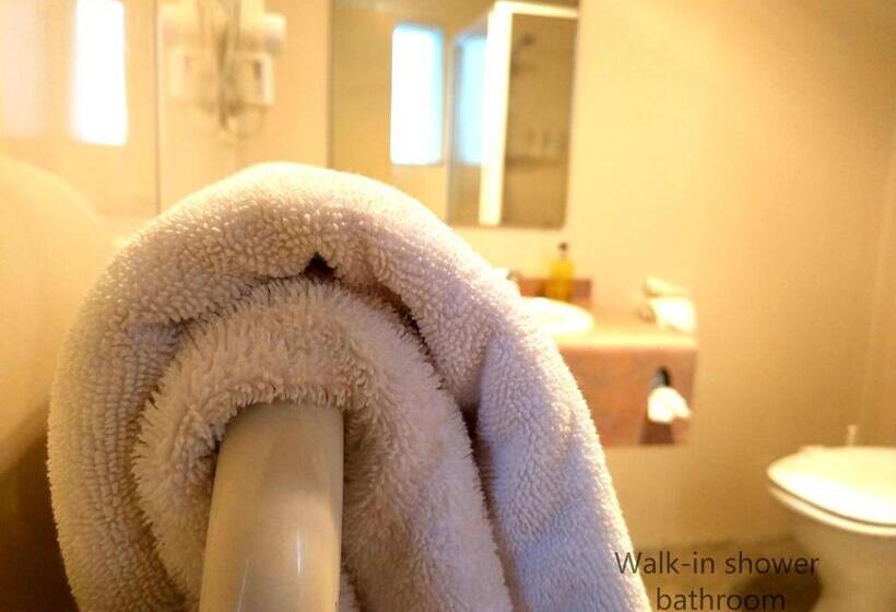 스탠다드 스튜디오, Braemar Motor Lodge