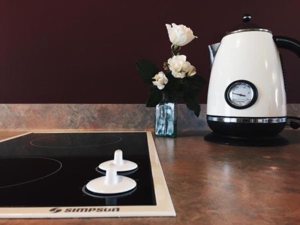 إستوديو سوبيريور, Braemar Motor Lodge