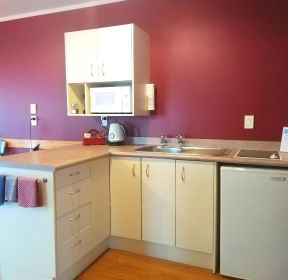 جناح مزود بجاكوزى, Braemar Motor Lodge