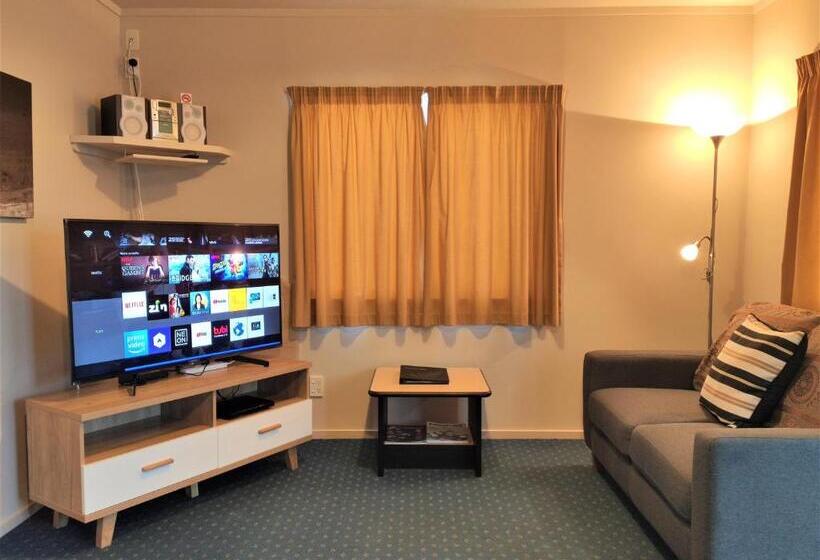 جناح مزود بجاكوزى, Braemar Motor Lodge