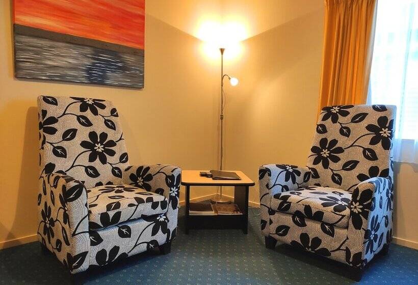 إستوديو سوبيريور, Braemar Motor Lodge