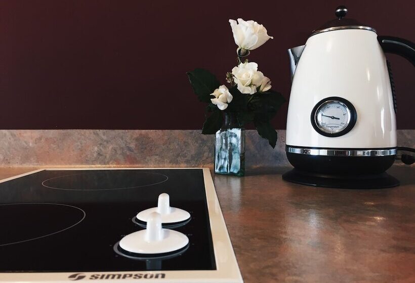 إستوديو سوبيريور, Braemar Motor Lodge