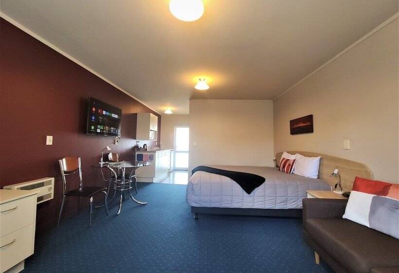 إستوديو سوبيريور, Braemar Motor Lodge