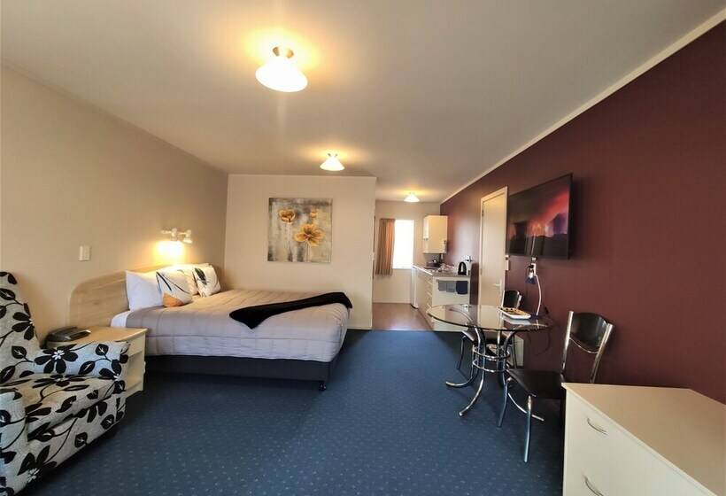 إستوديو سوبيريور, Braemar Motor Lodge