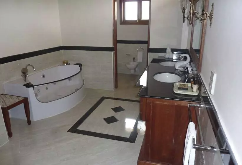 سوییت, Ocean Beach Resort & Spa