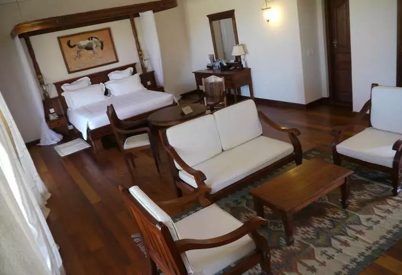 سوییت, Ocean Beach Resort & Spa