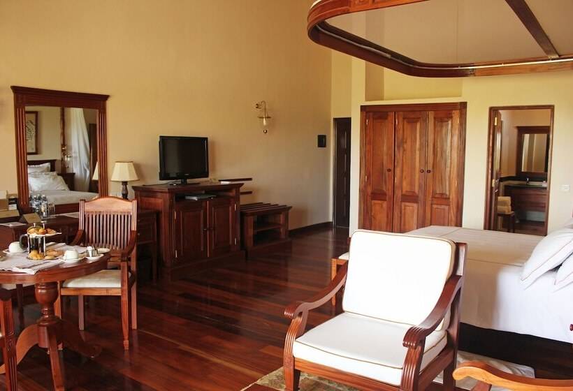 سوییت, Ocean Beach Resort & Spa