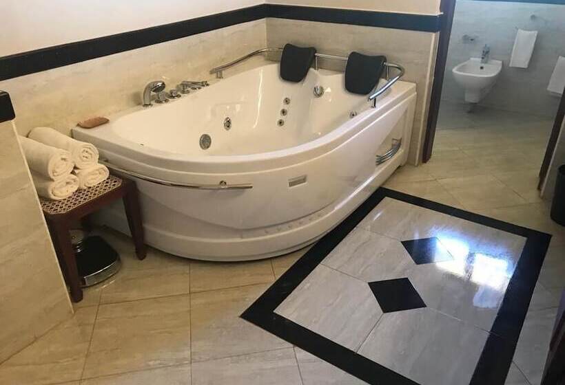 سوییت لوکس, Ocean Beach Resort & Spa