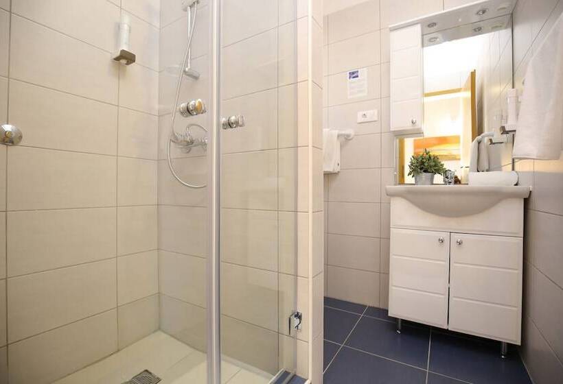 패밀리 룸, Delfin