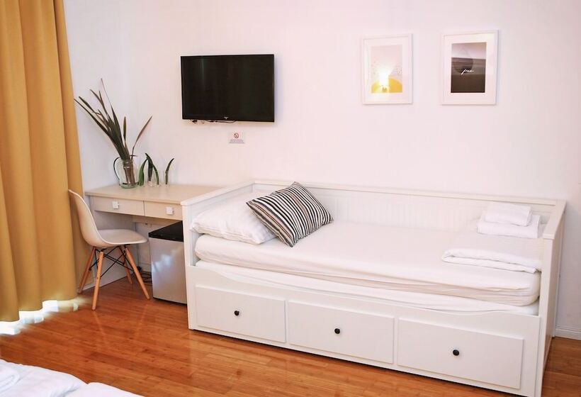 패밀리 룸, Delfin