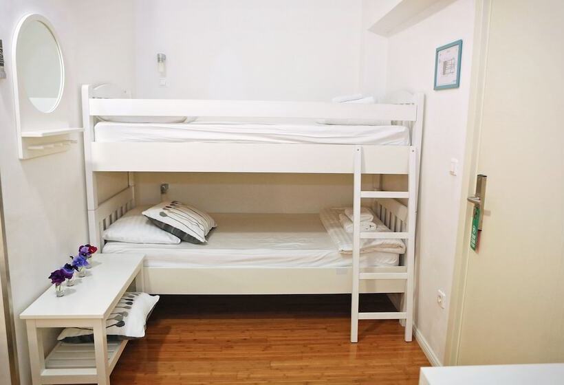 패밀리 룸, Delfin