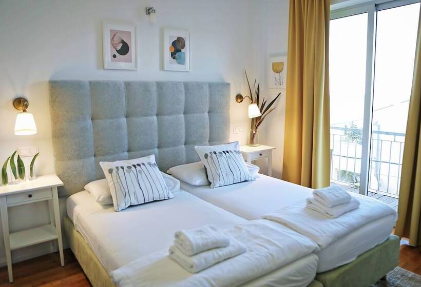 패밀리 룸, Delfin