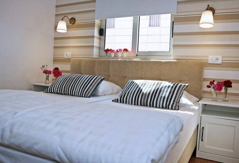 이코노미 룸, Delfin