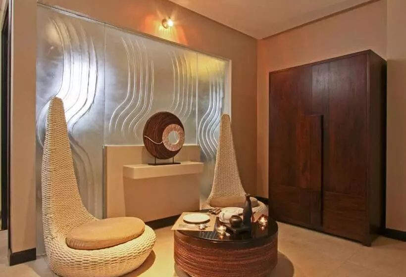 سوییت جونیور, Two Seasons Boracay Resort