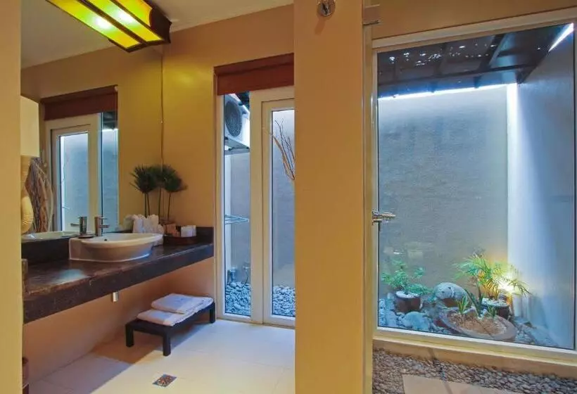 اتاق لوکس با تخت بزرگ, Two Seasons Boracay Resort