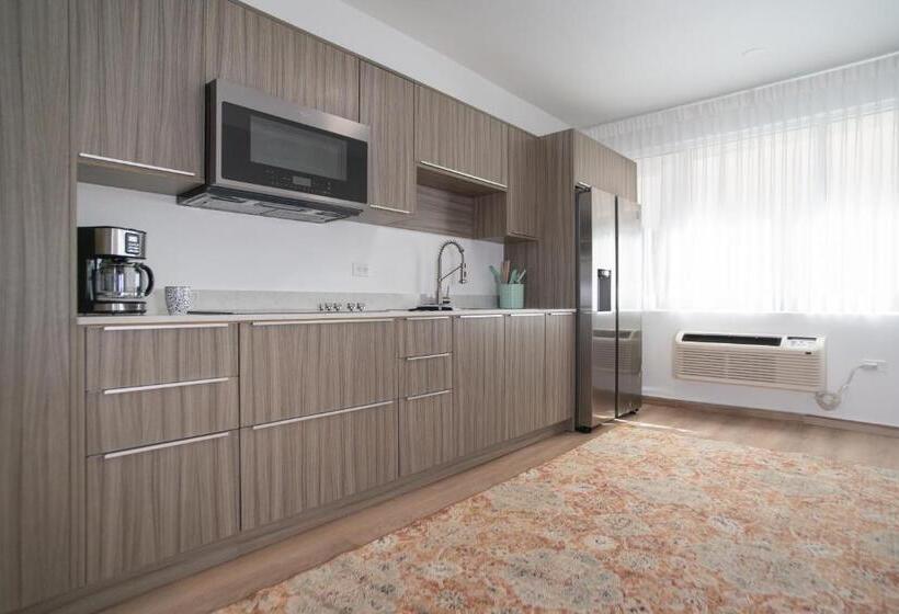 سوییت, Casa Condado Hotel & Residences