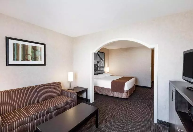 キングサイズベッドのスイートルーム, Ramada By Wyndham Estevan