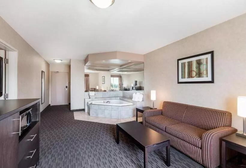 デラックススイート, Ramada By Wyndham Estevan