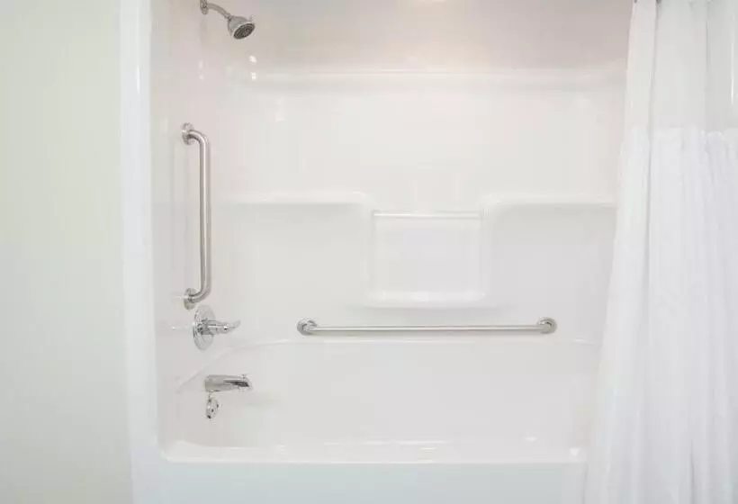 身障者適用スタンダードルーム, Ramada By Wyndham Estevan