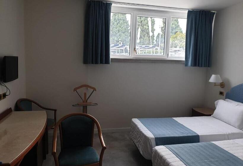 이코노미 룸, Excelsior Bay