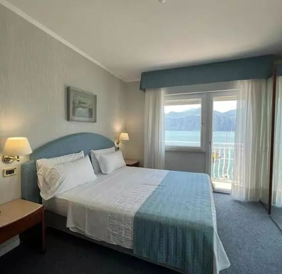 Basic-huone, Excelsior Bay