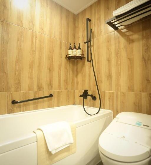 חדר סטנדרט, Gumi Century