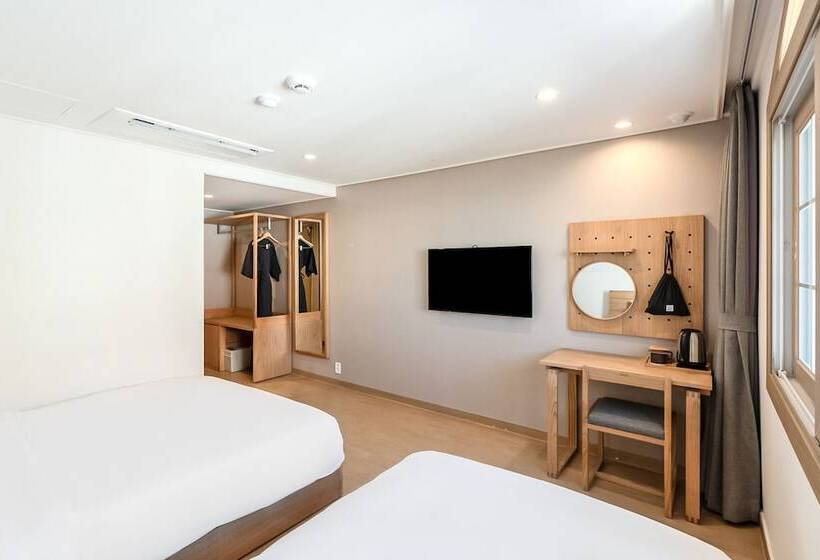 חדר דלוקס, Heyy Seogwipo