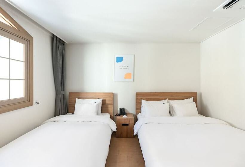 חדר דלוקס, Heyy Seogwipo