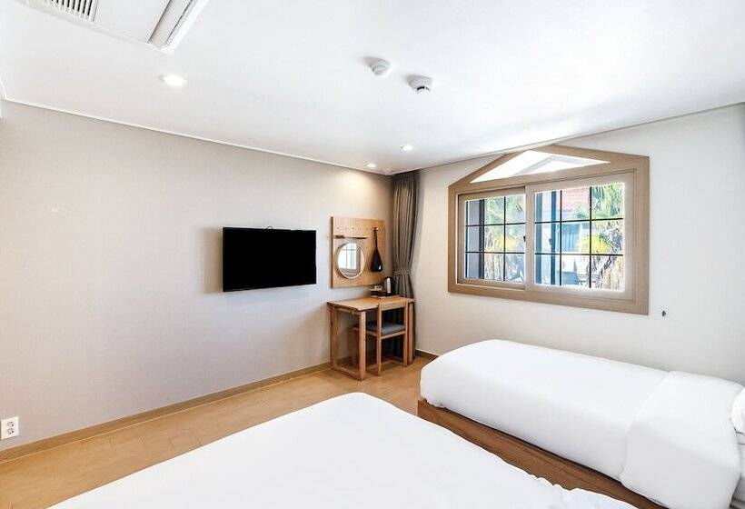 חדר דלוקס, Heyy Seogwipo