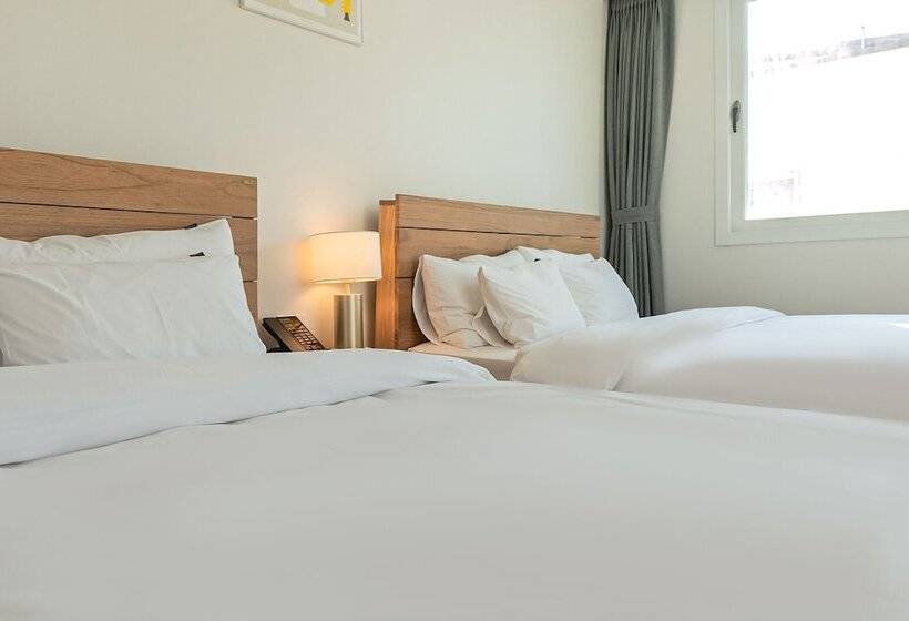 חדר משפחתי, Heyy Seogwipo