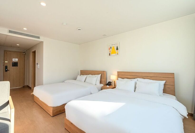 חדר משפחתי, Heyy Seogwipo