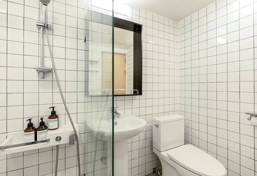 חדר אקונומי, Heyy Seogwipo