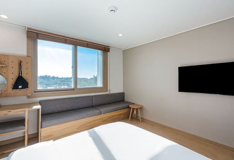 חדר דלוקס, Heyy Seogwipo