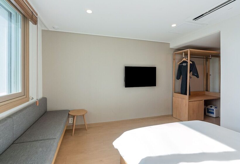 חדר דלוקס, Heyy Seogwipo