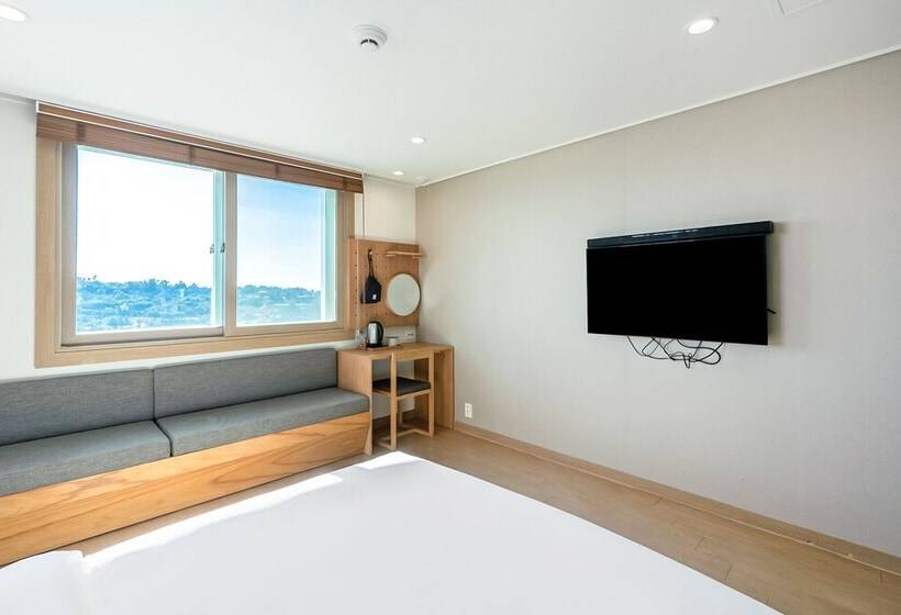 חדר דלוקס, Heyy Seogwipo