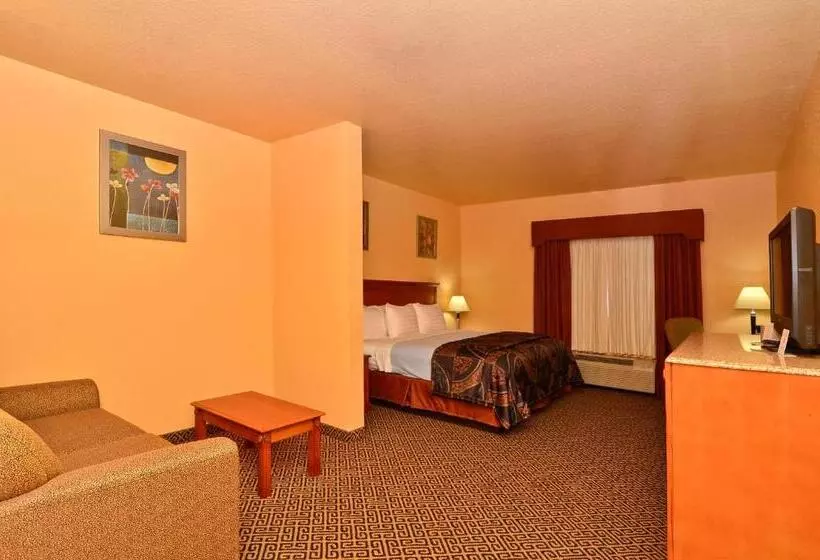 キングサイズベッドのスイートルーム, Hiway Inn Express Of Broken Bow