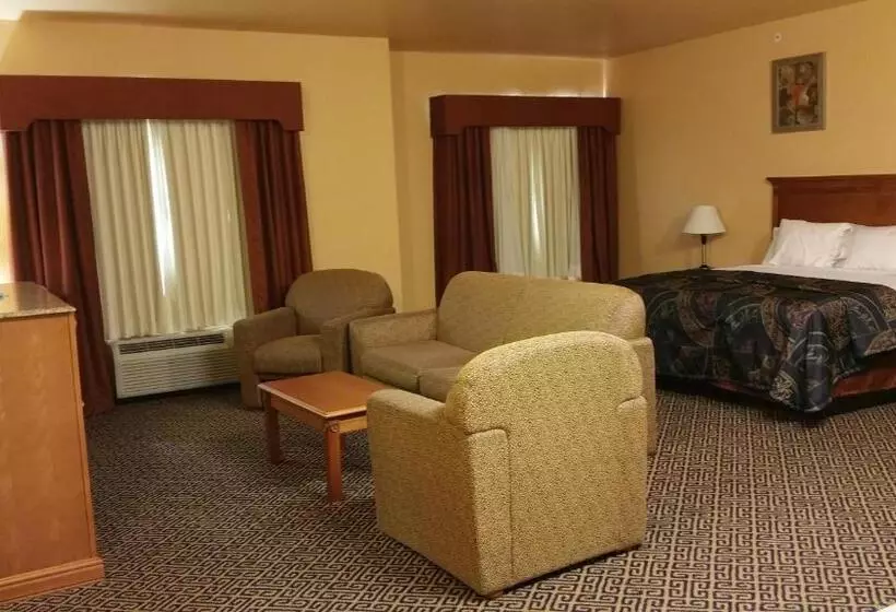 キングサイズベッドのデラックススイート, Hiway Inn Express Of Broken Bow